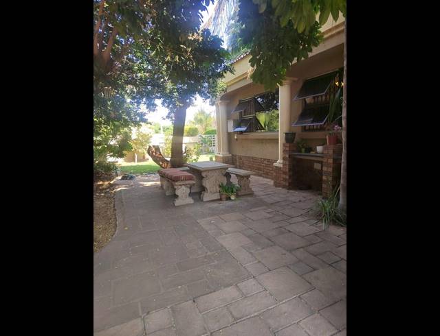 6 BEDROOM HOUSE FOR SALE IN GEELHOUTPARK